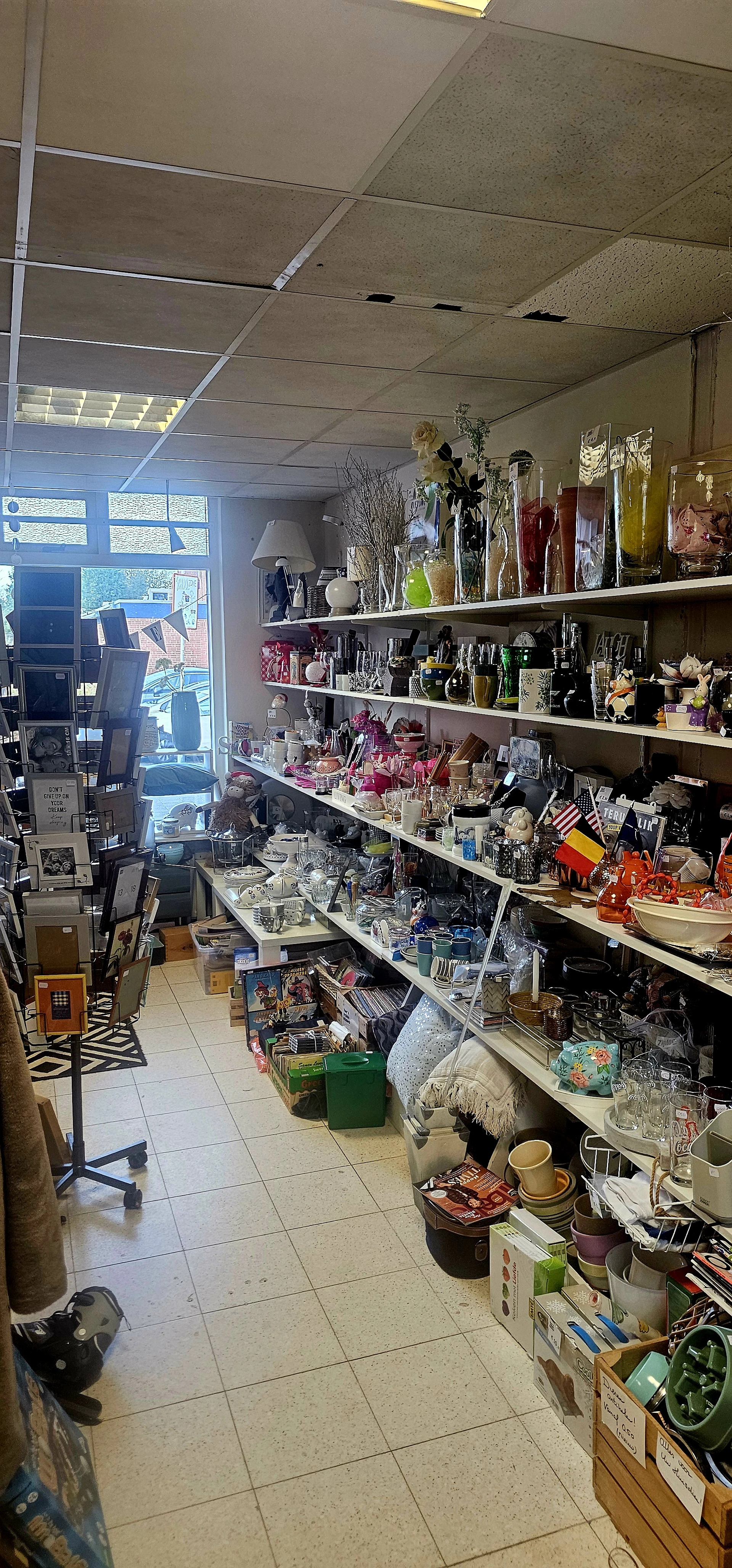 Kringloopwinkel Voor 'n Prikkie Milsbeek in Milsbeek met tweedehands boeken, gereedschappen en huishoudelijke apparaten