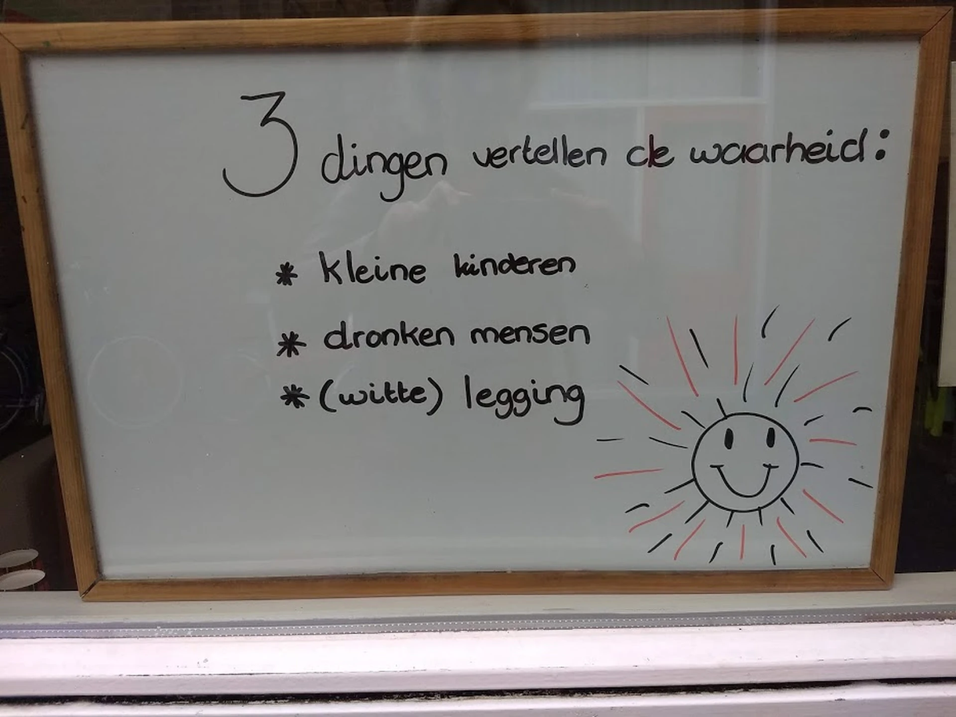 Kringloopwinkel Kringloopwinkel Weggeefwinkel NIX in Zaandam