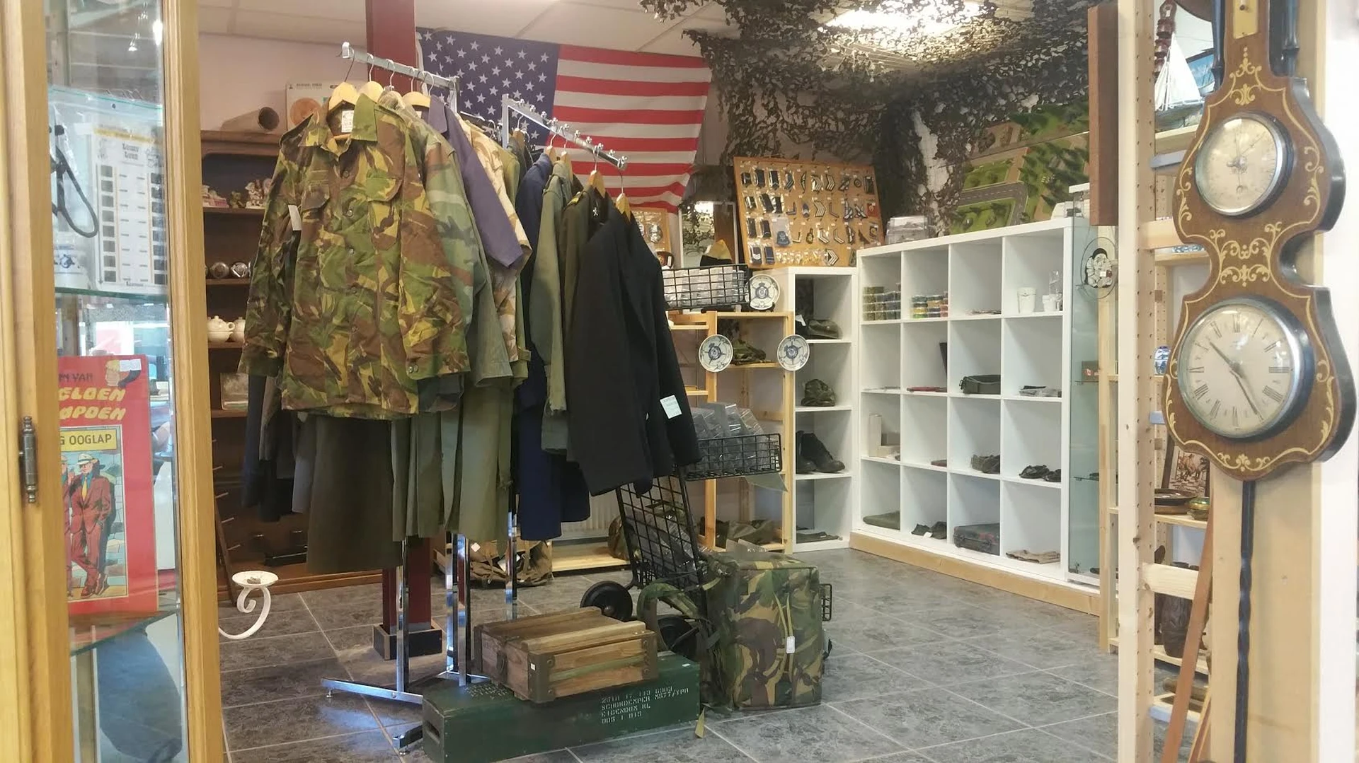 Westfriese Kringloop in Hoorn met tweedehands meubels en kleding