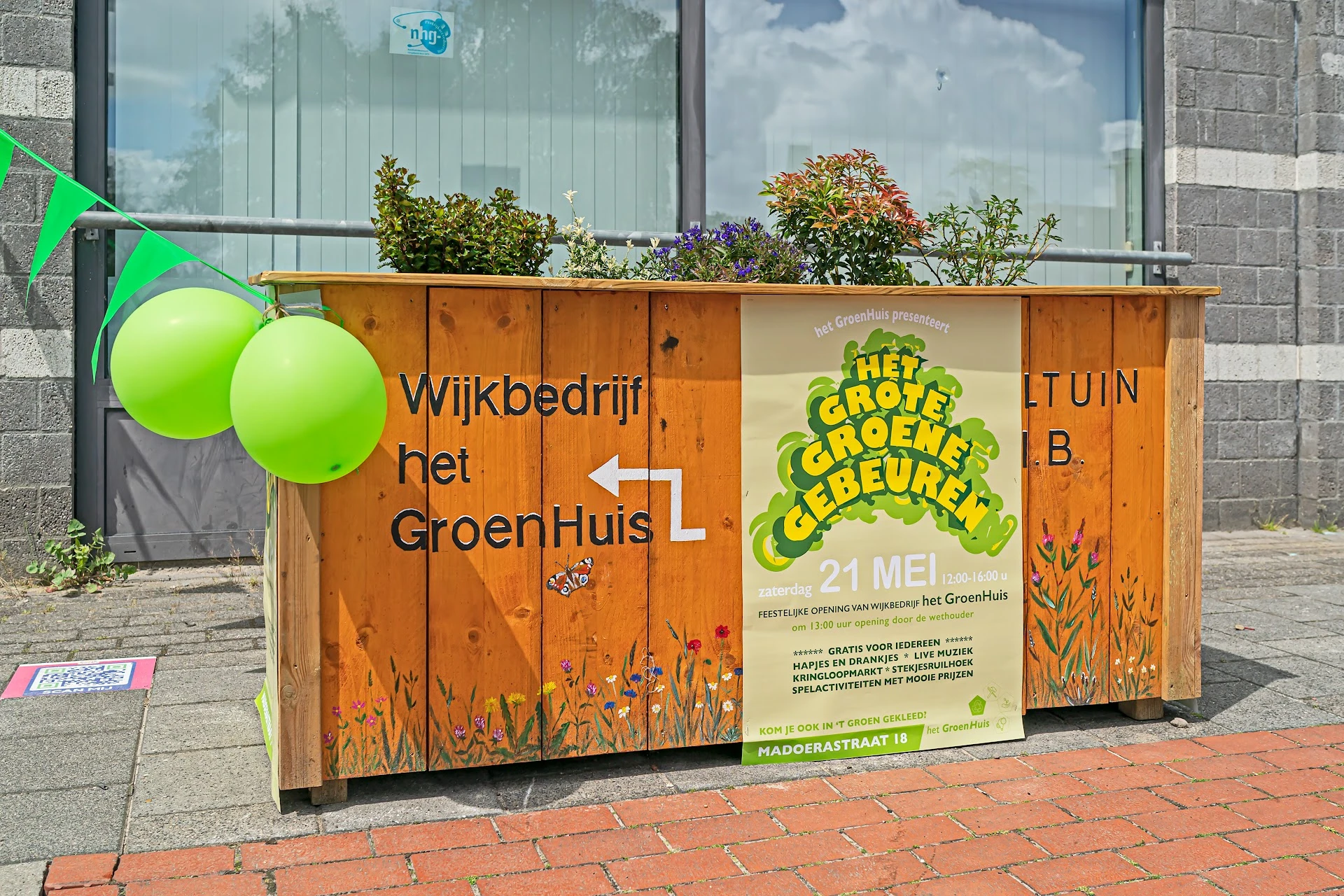 Kringloopwinkel Wijkbedrijf Het Groenhuis in Groningen Stad met tweedehands boeken, kleding en meubels