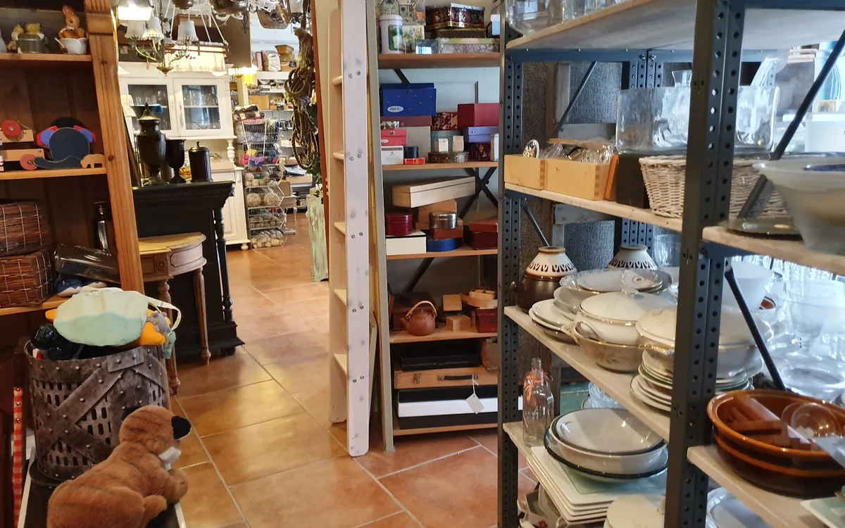 Kringloopwinkel Kringloopwinkel WillysWarenhuis NatuurlijkWonen in Wageningen