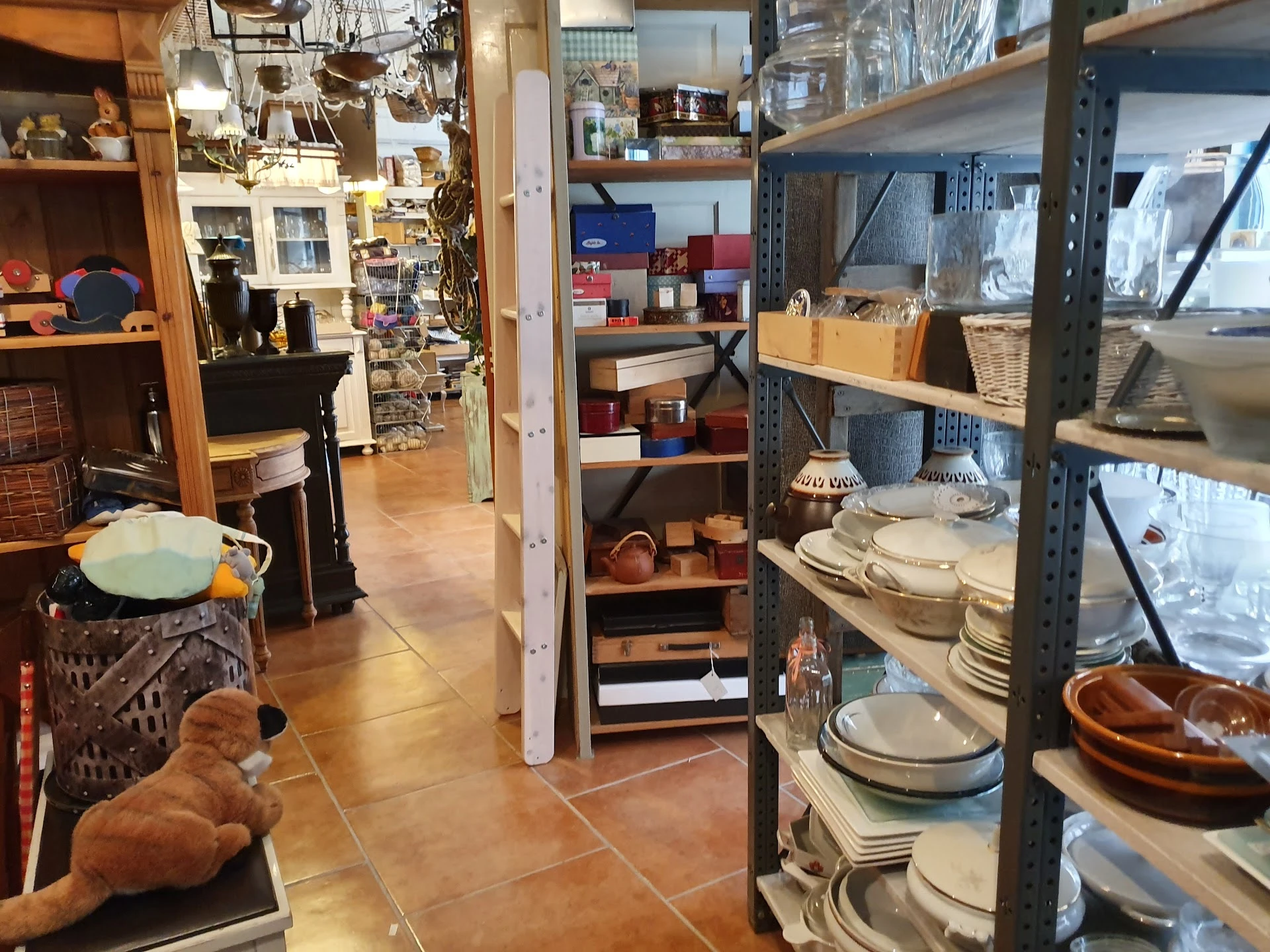 Kringloopwinkel Kringloopwinkel WillysWarenhuis NatuurlijkWonen in Wageningen