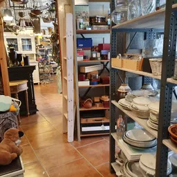 Kringloopwinkel Kringloopwinkel WillysWarenhuis NatuurlijkWonen in Wageningen