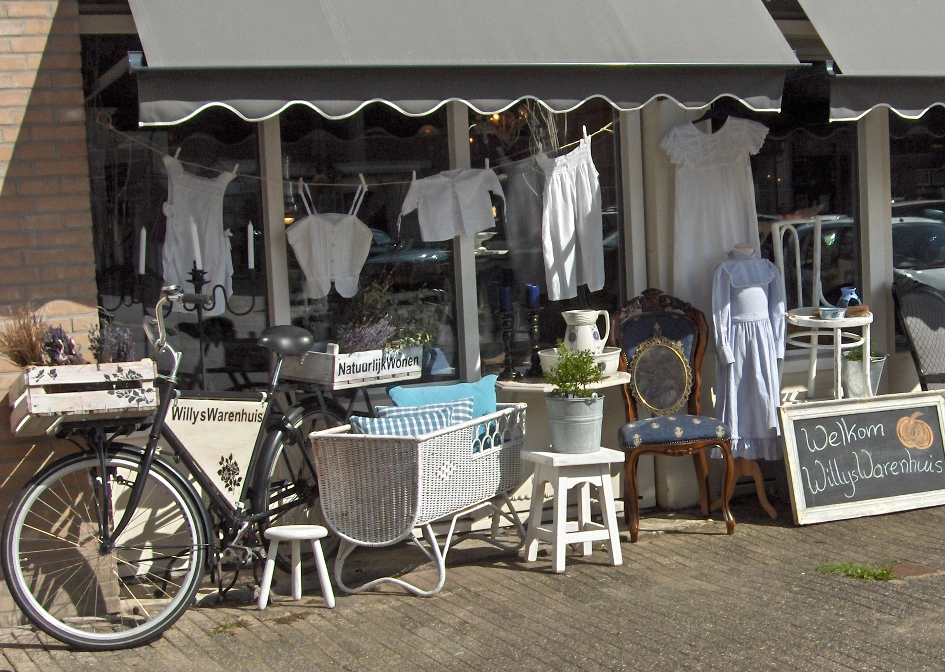 Kringloopwinkel Kringloopwinkel WillysWarenhuis NatuurlijkWonen in Wageningen