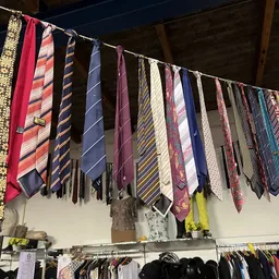 Bezoeker foto van Kringloopwinkel Winkel van Sinkel Koningsweg in Groningen Stad