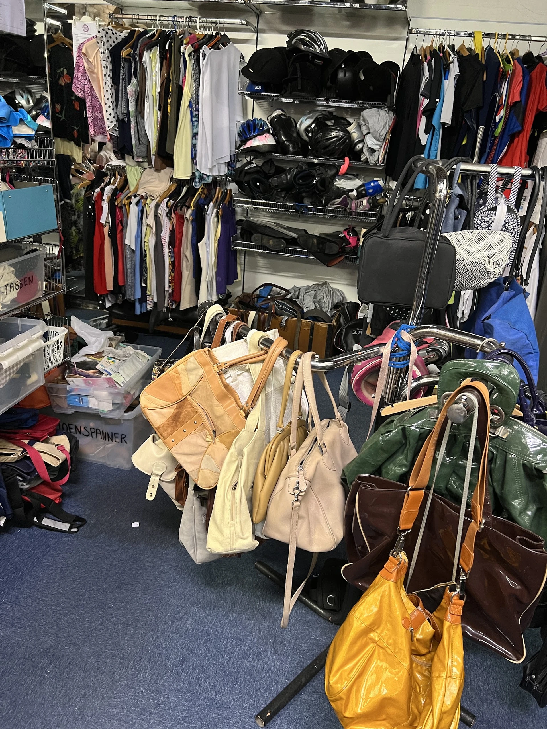 Bezoeker foto van Kringloopwinkel Winkel van Sinkel Koningsweg in Groningen Stad