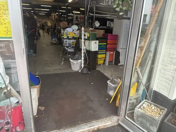 Kringloopwinkel Kringloopwinkel Winkel van Sinkel Koningsweg in Groningen Stad