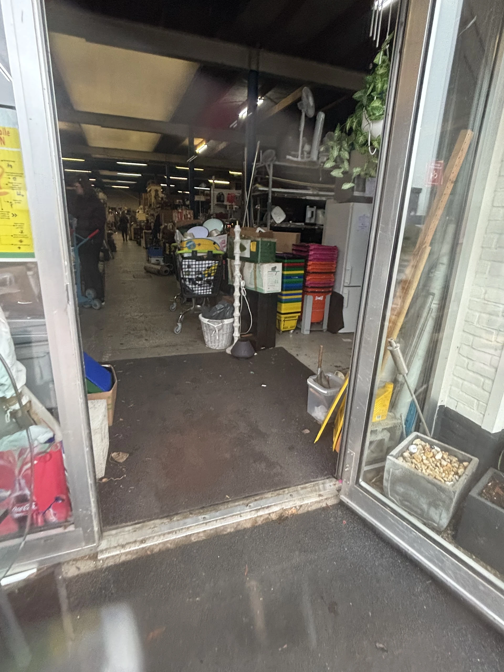 Kringloopwinkel Kringloopwinkel Winkel van Sinkel Koningsweg in Groningen Stad