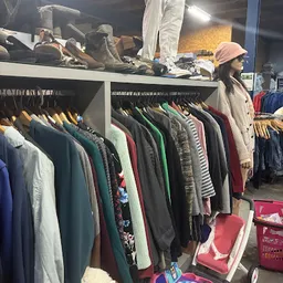 Bezoeker foto van Kringloopwinkel Winkel van Sinkel Koningsweg in Groningen Stad