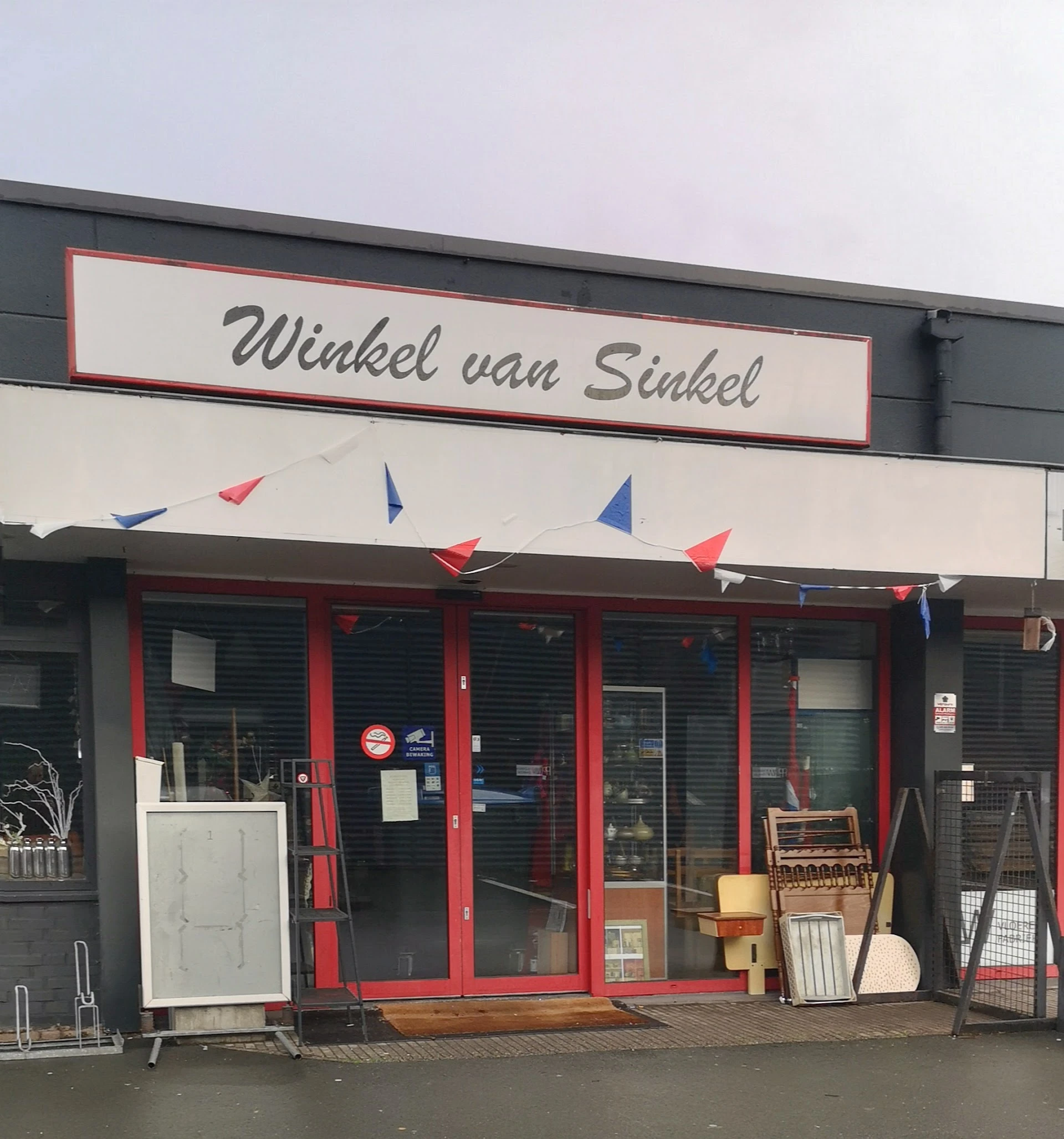 Kringloopwinkel Winkel van Sinkel Koningsweg in Groningen