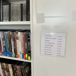 Bezoeker foto van Kringloopwinkel Woonwarenhuis De Springplank in Zoetermeer