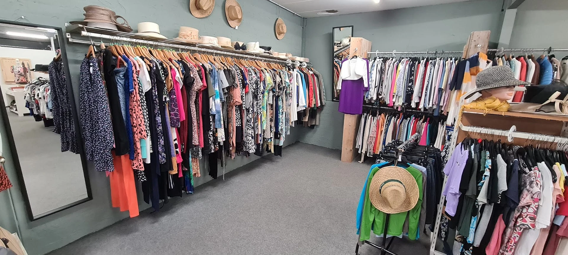 Kringloopwinkel Woord en Daad Kringloopwinkel "het lokaal" in Putten