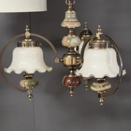 Vintage wandlamp met twee witte glazen klokschermen en messing fittingen