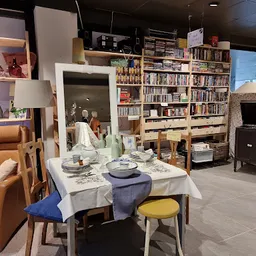 Bezoeker foto van Kringloopwinkel Woord en Daad Winkel Houten in Houten