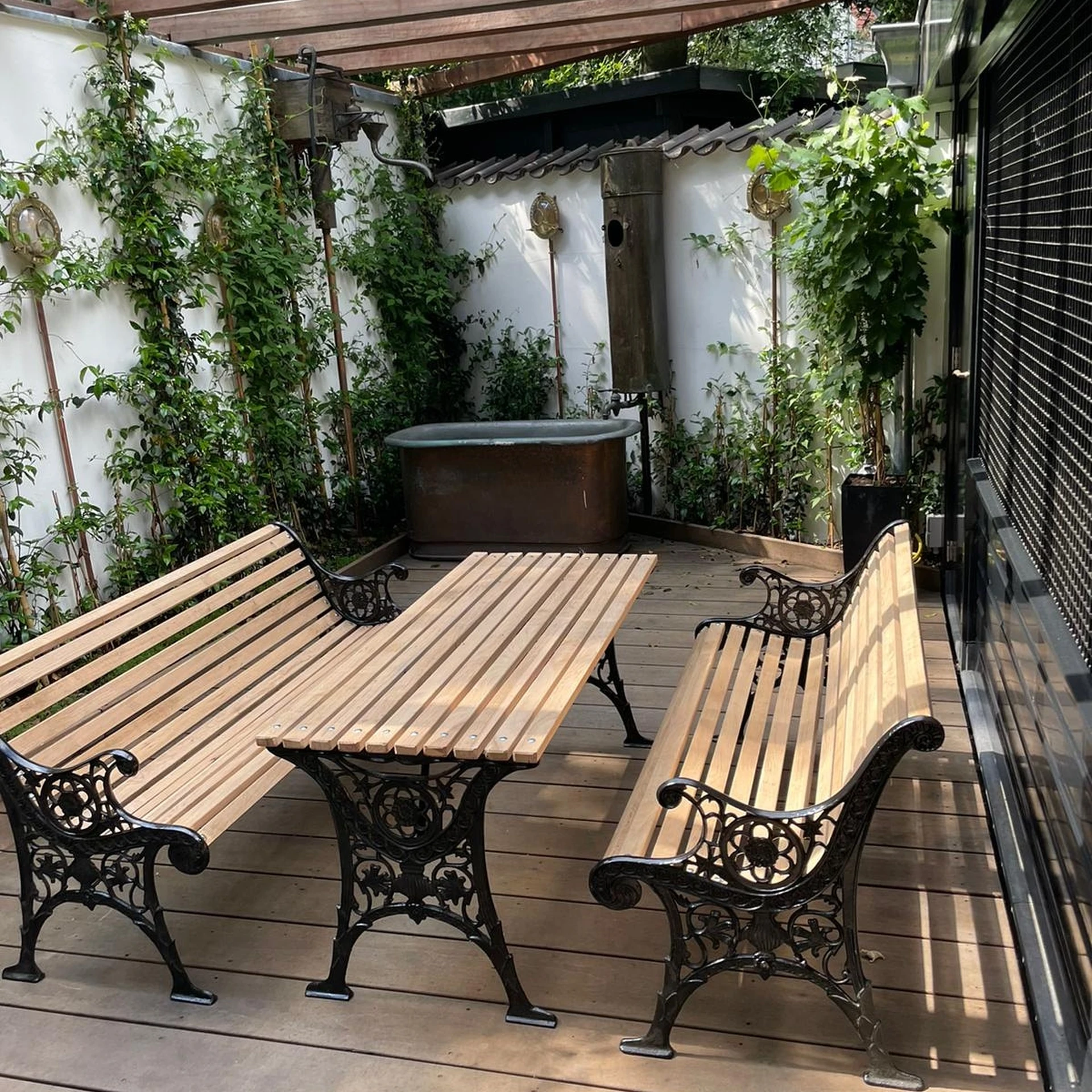 Kringloopwinkel Youcycle in Enschede met tweedehands boeken, elektrische fietsen en elektronica