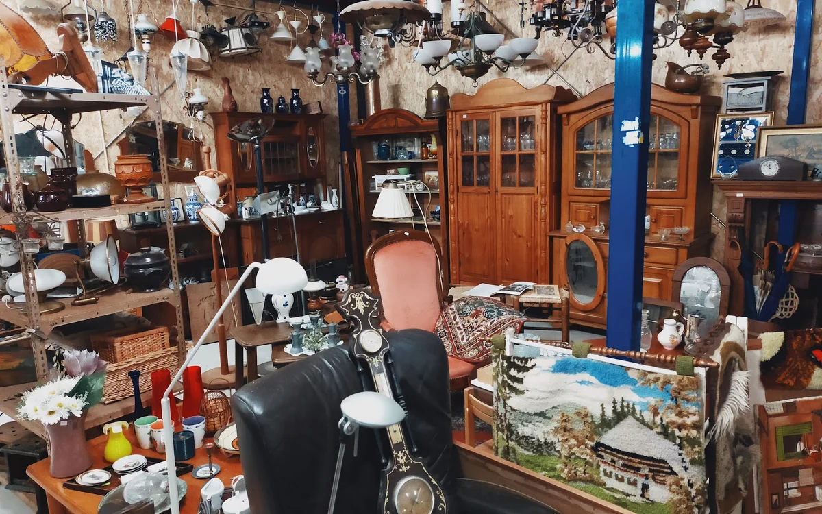 Kringloopwinkel Kringloopwinkel Zaak P J H Woddema Handelsonderneming De in Ulrum