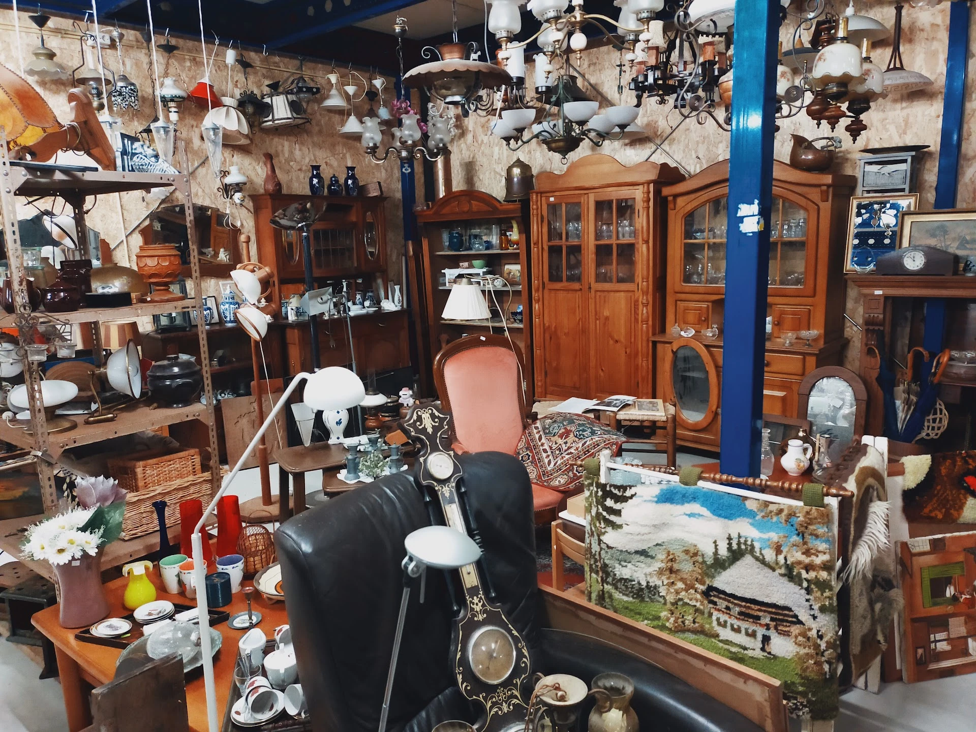 Kringloopwinkel Kringloopwinkel Zaak P J H Woddema Handelsonderneming De in Ulrum