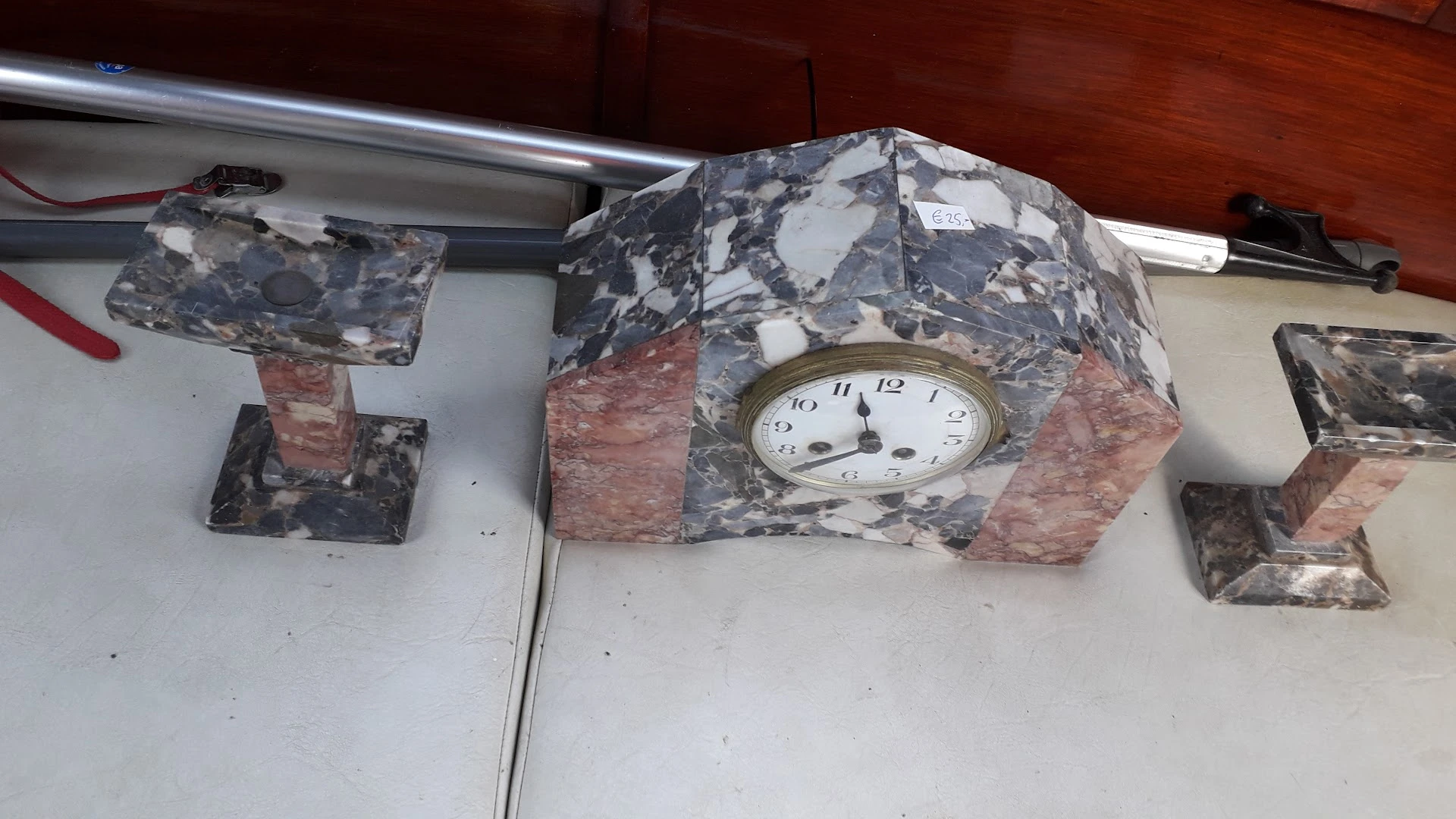 Kringloopwinkel Kringloopwinkel Zaak P J H Woddema Handelsonderneming De in Ulrum