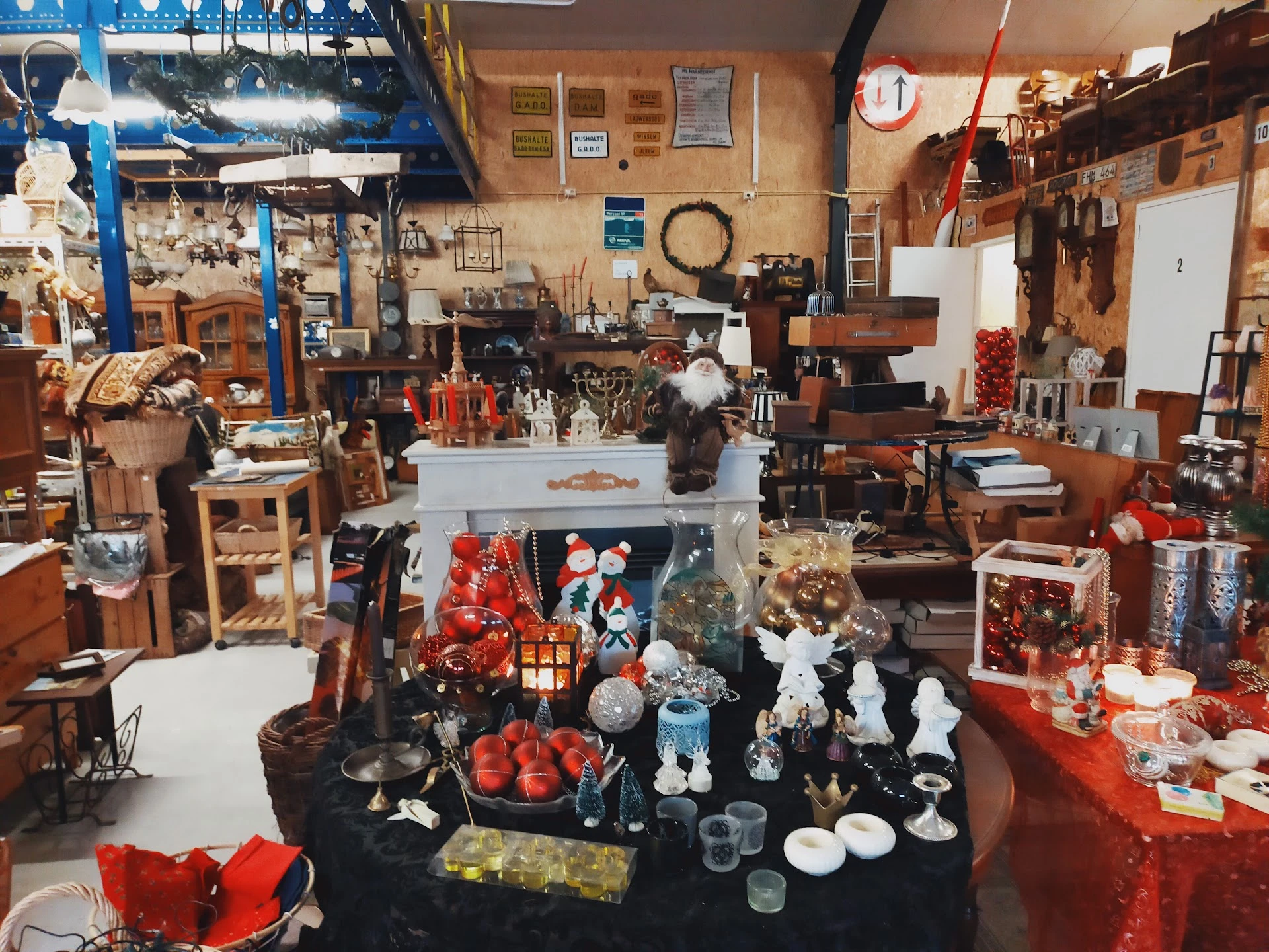 Kringloopwinkel Kringloopwinkel Zaak P J H Woddema Handelsonderneming De in Ulrum