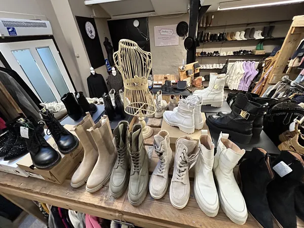 Kringloopwinkel in Genderen