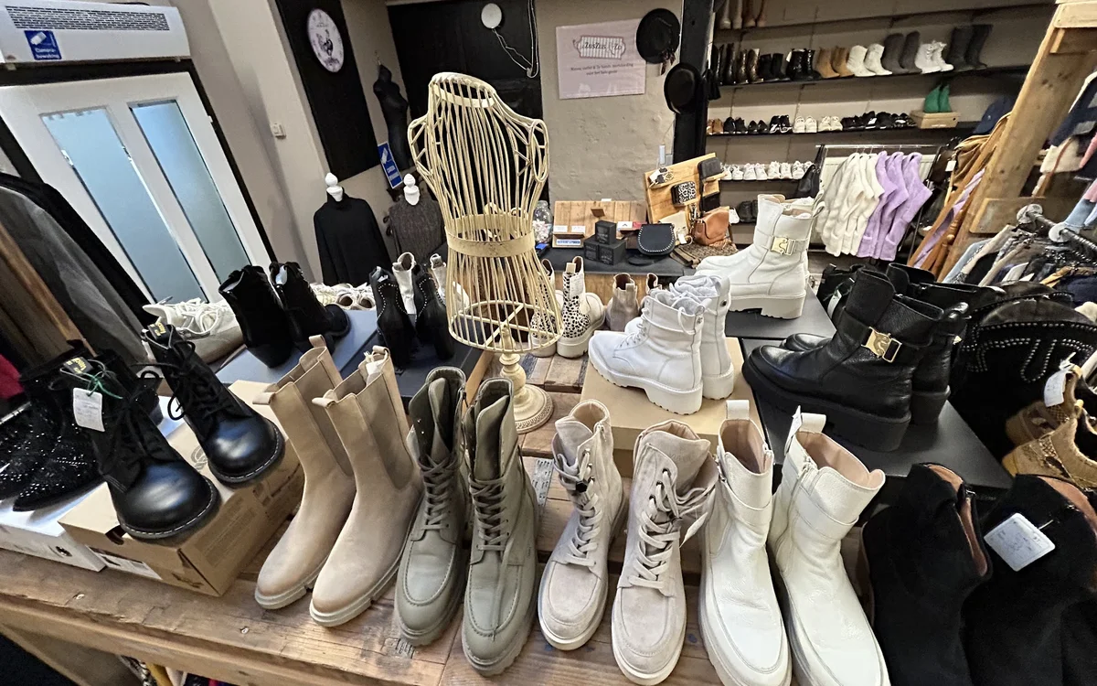 Kringloopwinkel Kringloopwinkel ZusZus & Zo in Genderen